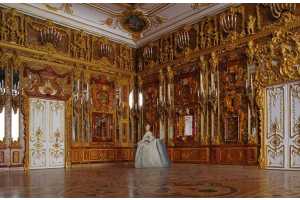 Макет Янтарной комнаты. Масштаб 1:20. Дерево, янтарь, металл, акварель, зеркало. 46×56×54 см